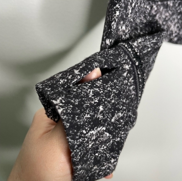 Lululemon Outrun the Elements - Picture 12 of 16